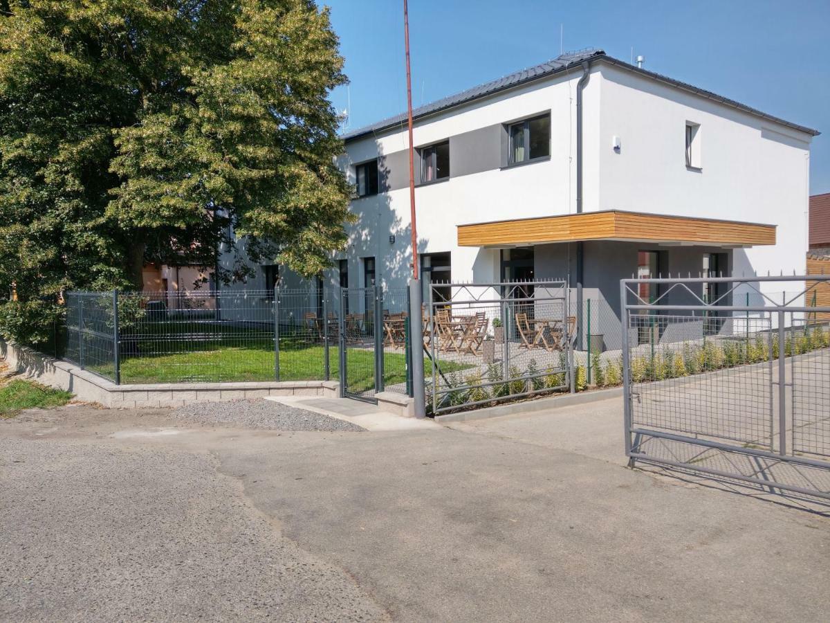 Penzion A Bistro Dilna Třeboň Buitenkant foto